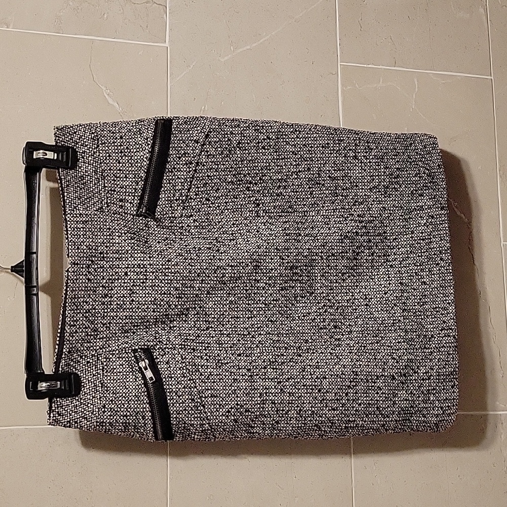 SKIRT Size SMALL FOREVER 21 COLOR gray | black & white Tweed Miniskirt Fashion